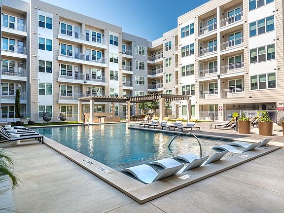 4th image of 3001 Crockett St #1719