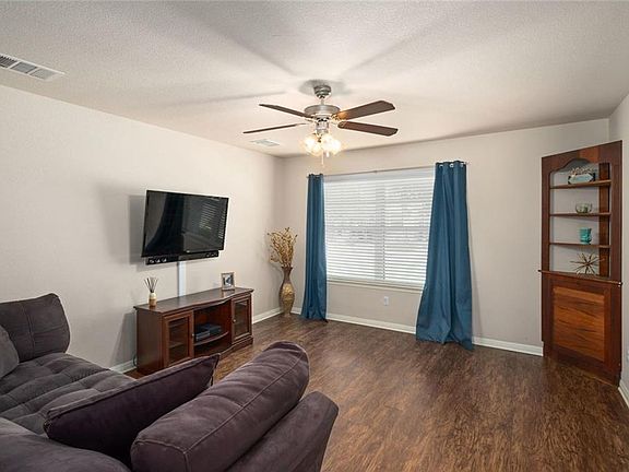 4th image of 146 Preston Trl