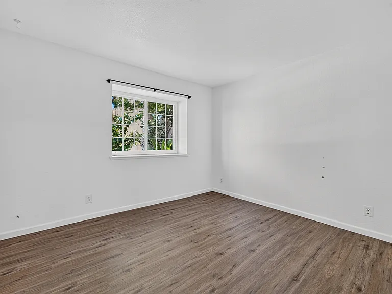 1118 Cresthaven Dr — Photo 15