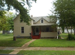 657 Prospect Ave, Windom, MN 56101