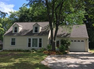 1180 Apple Tree Ln, Brookfield, WI 53005