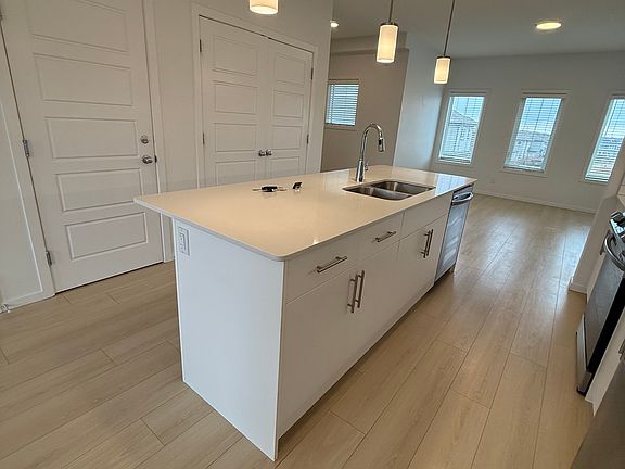 2nd image of 5243 21a Ave SW