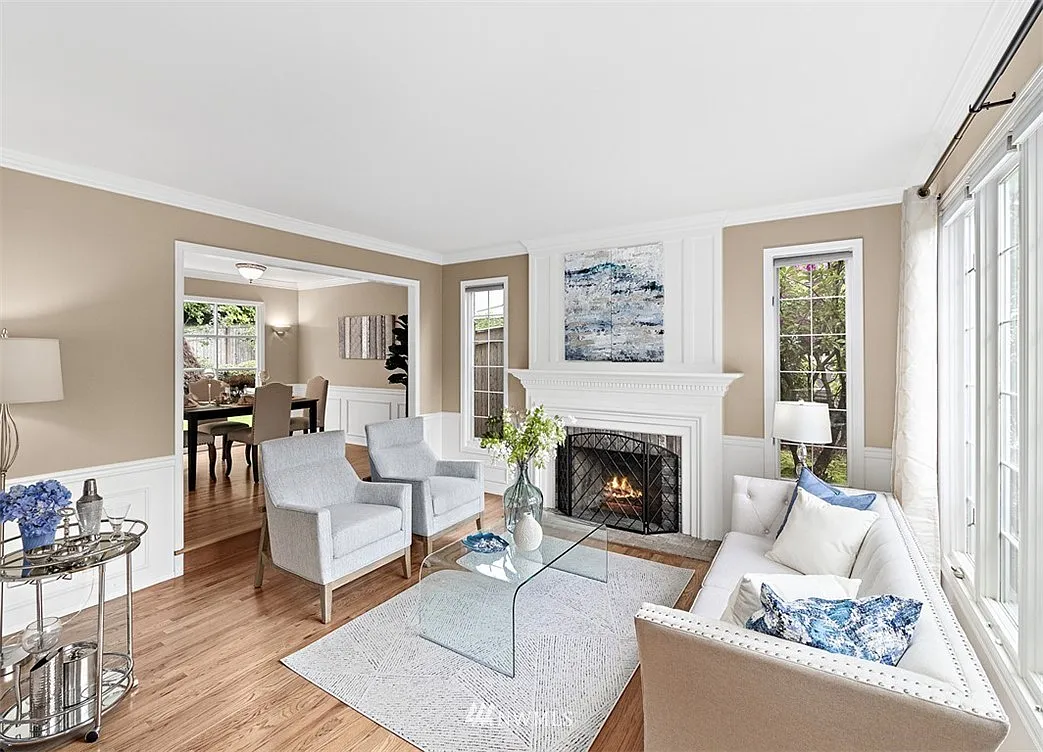 4 bed, 2.5 bath, 3160 sqft, $5,200 — Photo 4
