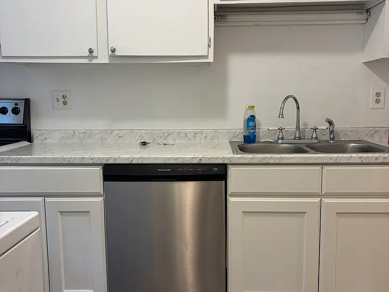 350 Ashley Forest Rd — Photo 2