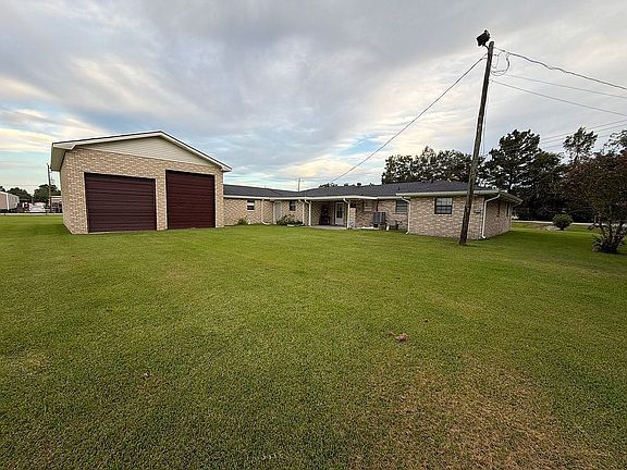 3rd image of 1004 Bayou Blue Rd