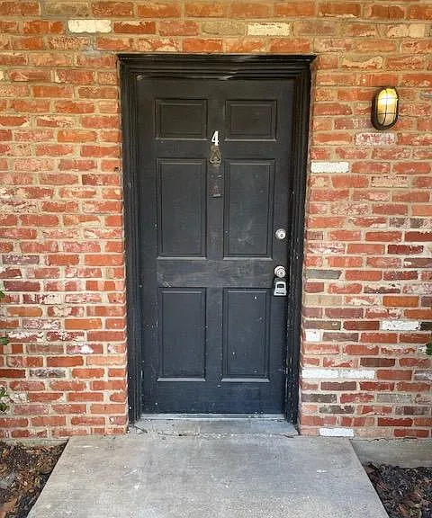 915 N Elm St — Photo 26