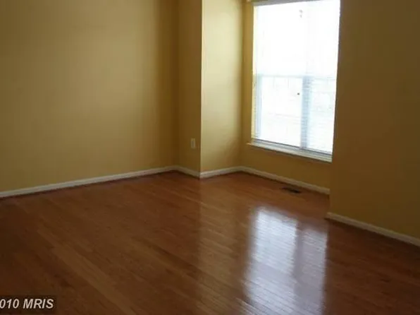 46210 Walpole Ter, Sterling, VA 20165