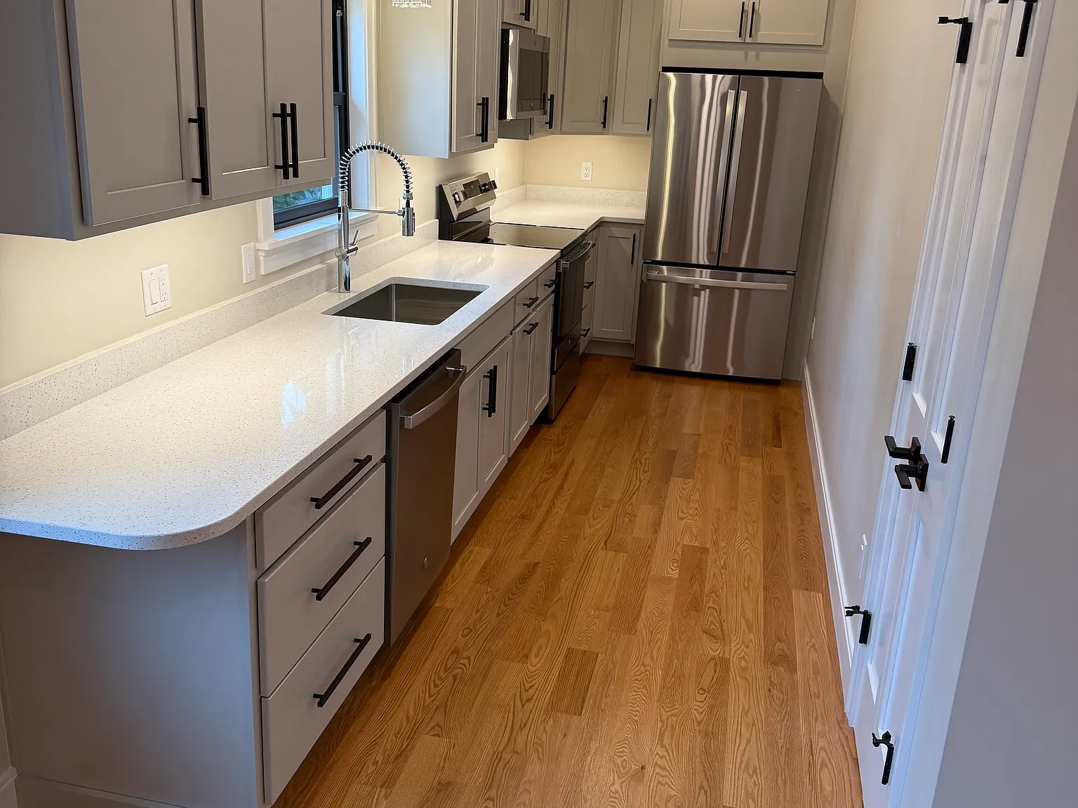 3 bed, 3.5 bath, 1700 sqft, $4,175 — Photo 4