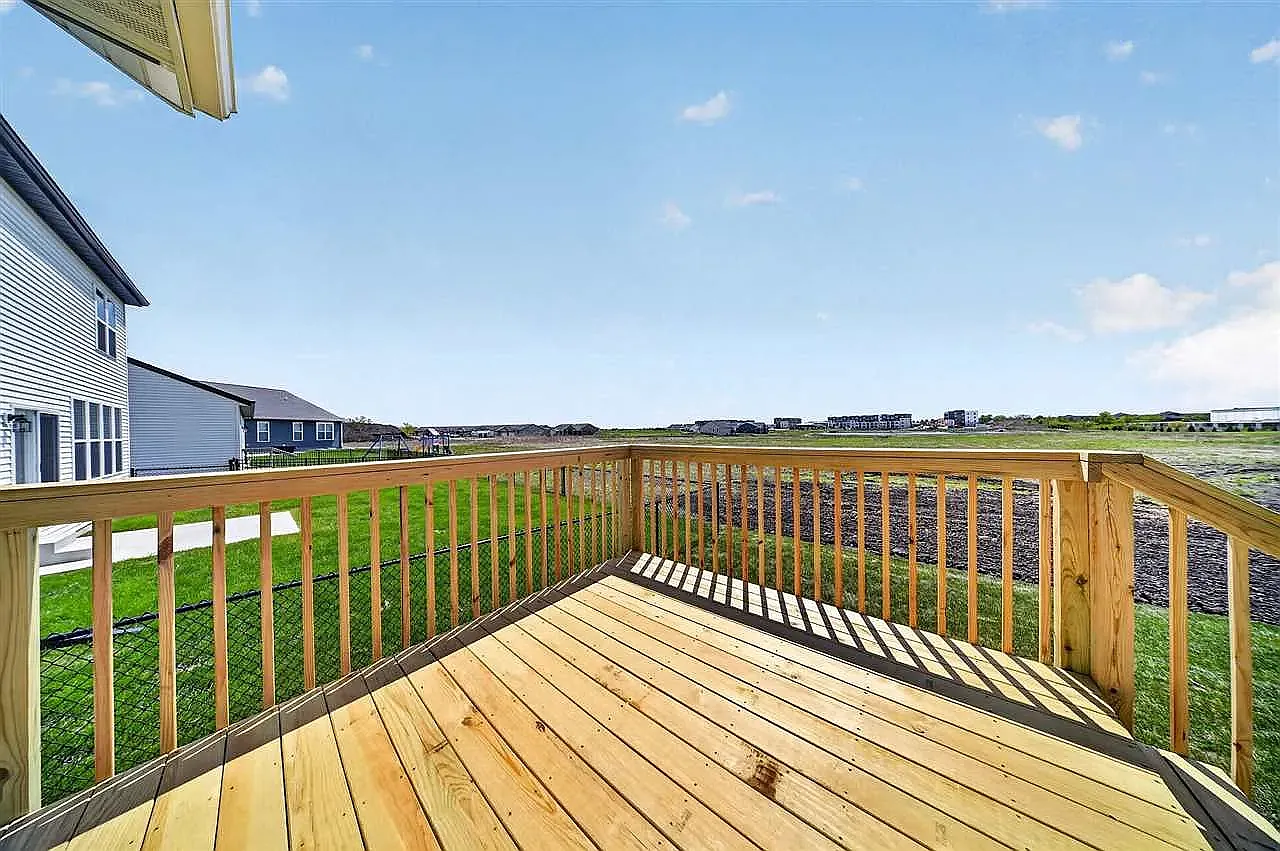 5 bed, 2395 sqft, $3,500 — Photo 3