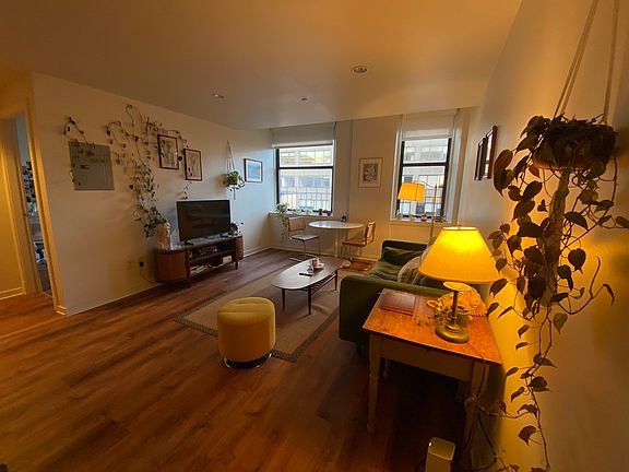 3rd image of 131 Tremont St APT 5F