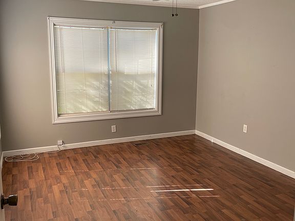 5th image of 712 College Ave S