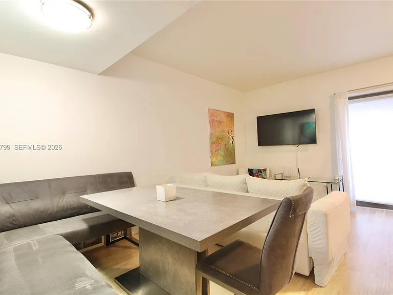 435 21st St #102 — Photo 5