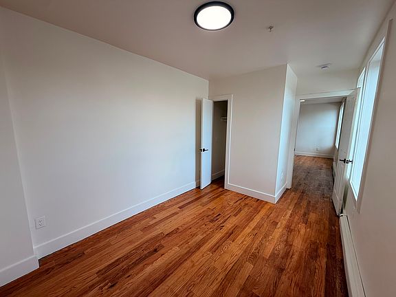 4th image of 70 Lexington Ave #17E