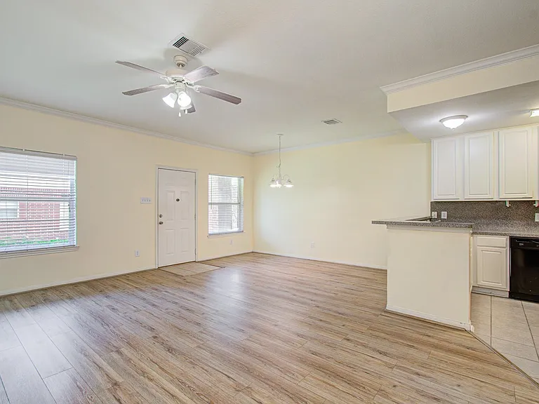 3815 Shire Valley Dr — Photo 6