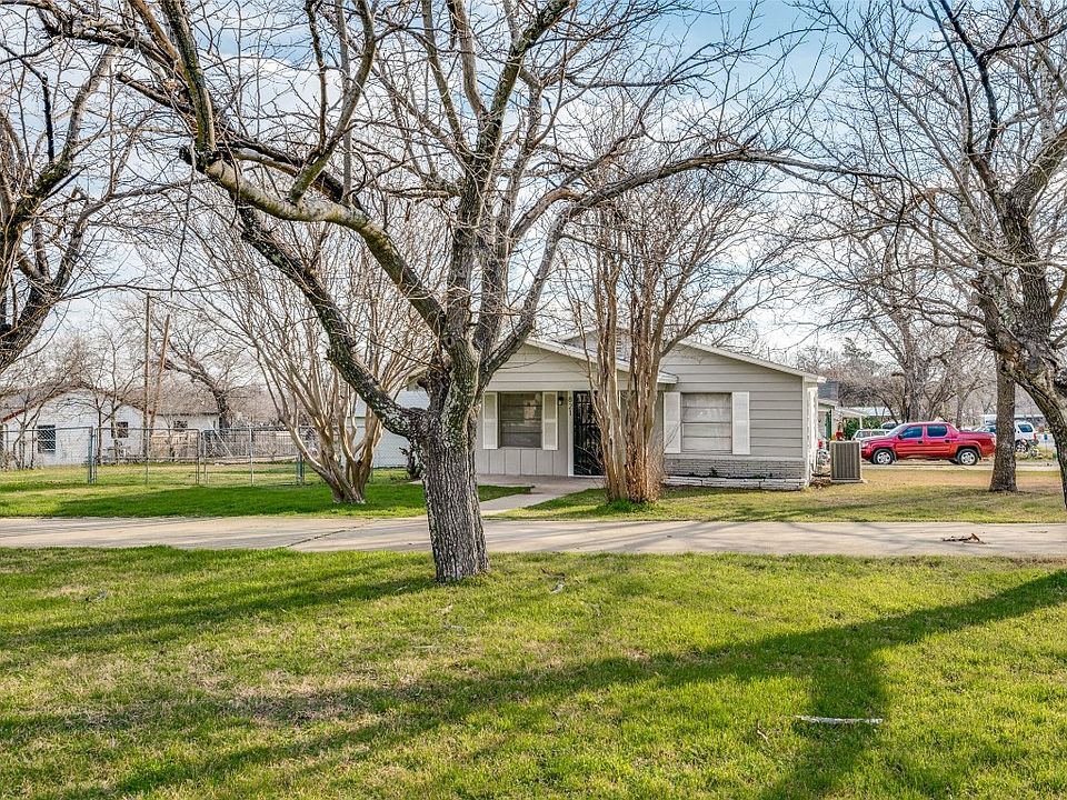 1st image of 821 Meadow Park Dr