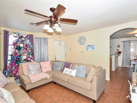 3rd image of 1558 N 9th Ave