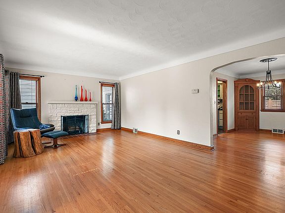 2nd image of 1711 Maryland Ave E