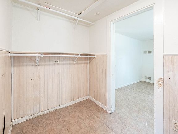 4th image of 2426 Grape St