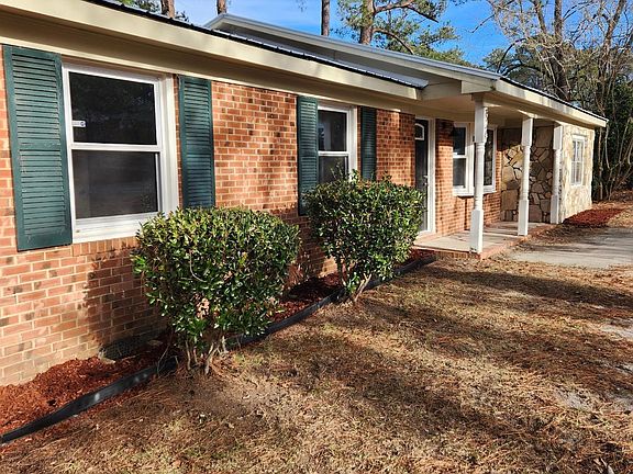 2nd image of 826 Oakcrest Dr