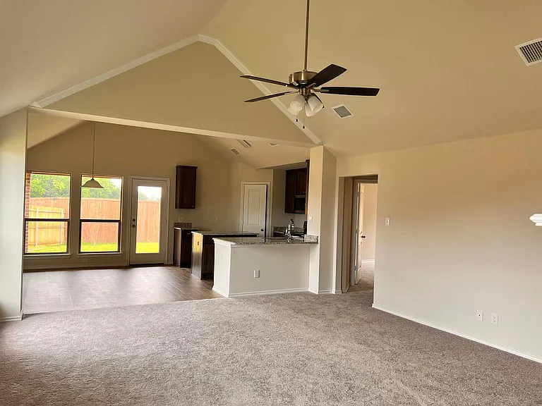 324 Greenhaven Dr — Photo 12