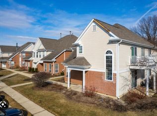 37 Orrington Ct, Schaumburg, IL 60173