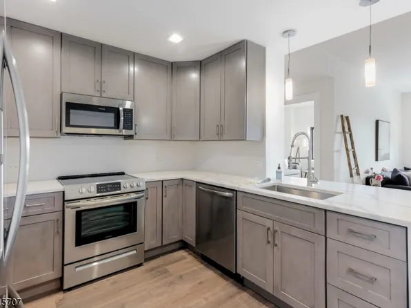 1 Carriage City Plz #1406, Rahway City, NJ 07065