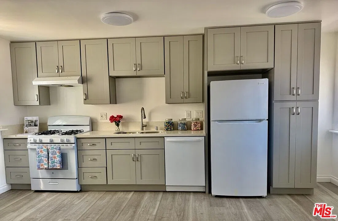 3 bed, 2.0 bath, 1200 sqft, $2,950 — Photo 3