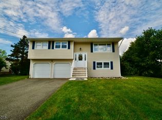 15 Ledgewood Rd, Flanders, NJ 07836