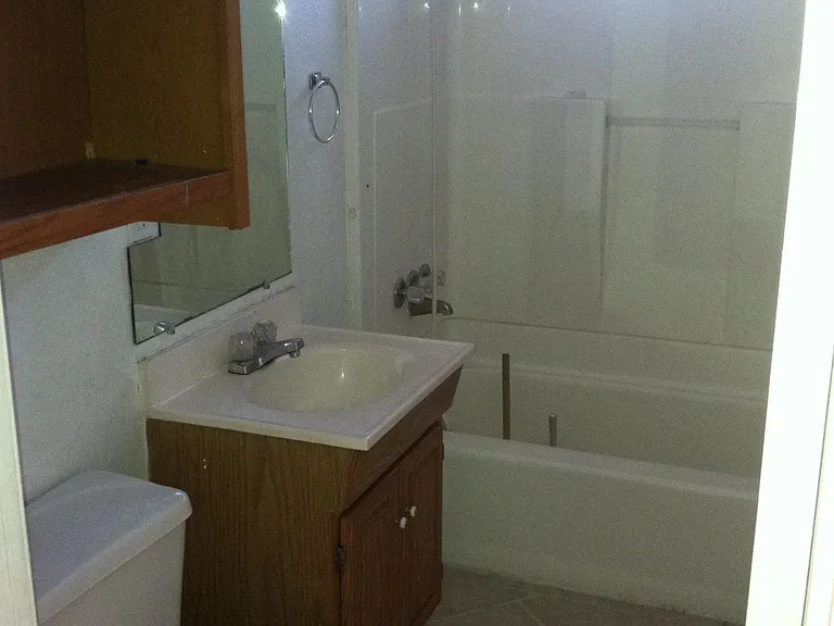 1300 N Allen Ave — Photo 8