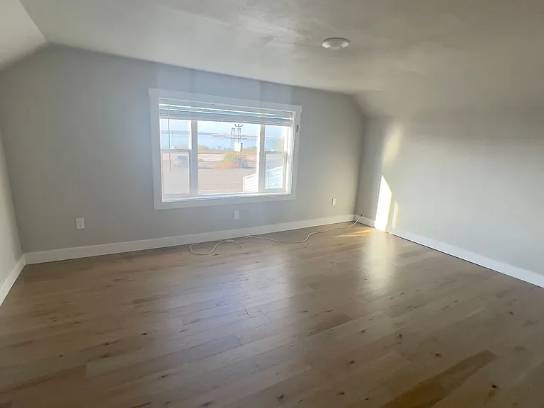 669 W Marine Dr, Astoria, OR 97103 — Photo 2