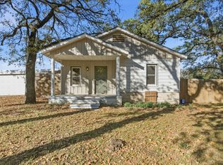 917 Carpenter St, Azle, TX 76020
