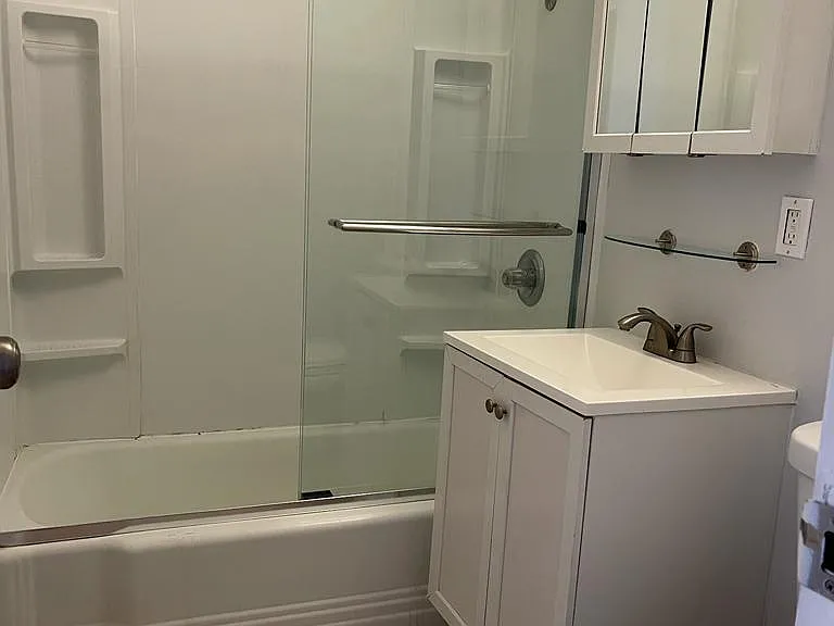 117 S Hoover St #1 — Photo 14