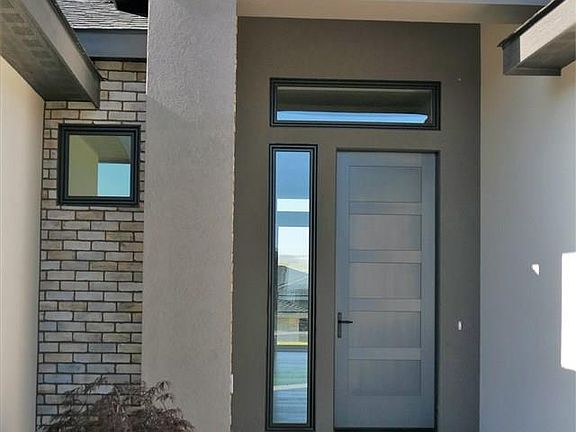 3rd image of 2331 S Young Ct