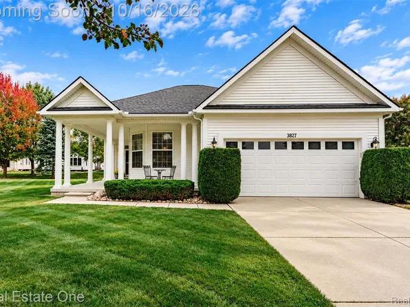 3827 Springwood Ct, Auburn Hills, MI 48326