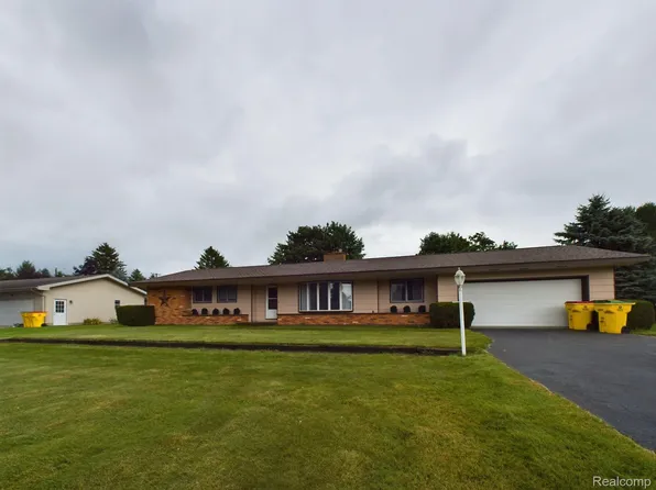 5181 Cottrell Rd, Vassar, MI 48768