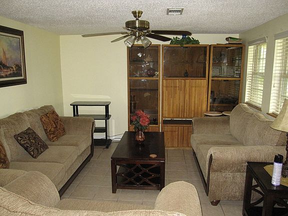 3rd image of 228 6th Pl S