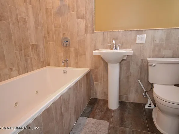 90 Levit Avenue image 20 of 36