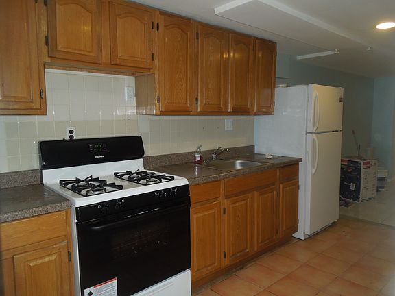 5th image of 1835 E 52nd St