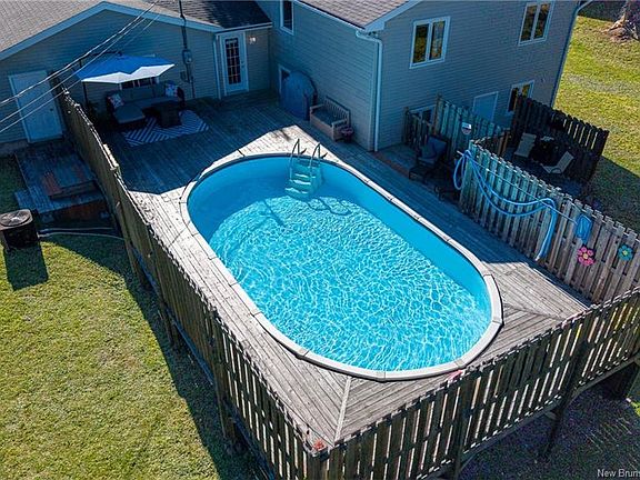 3rd image of 10 Timberline Cres