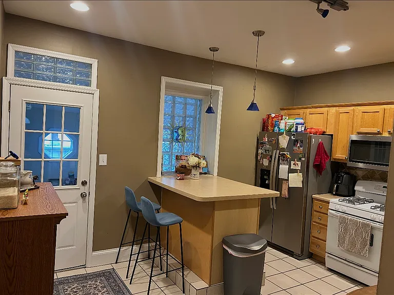 3928 Manor St — Photo 3