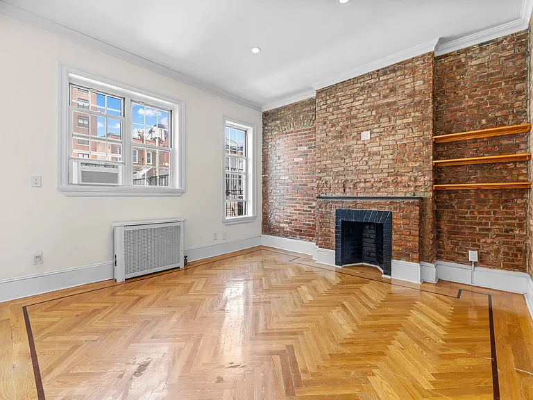 220 Sullivan St #5H — Photo 1