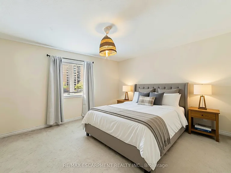 17 Southshore Cres — Photo 12