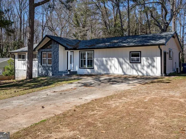 2623 Regal Cir, Lawrenceville, GA 30044