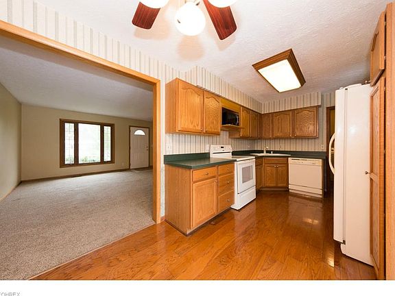 5th image of 696 Robinhood Dr