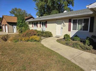 2104 Sierra Dr, Pekin, IL