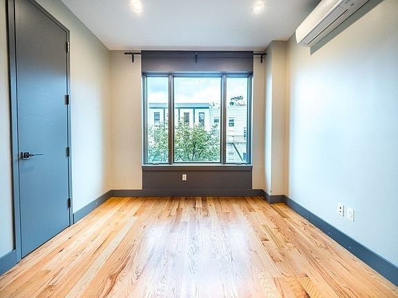 4th image of 337 Melrose St #4D