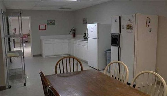 4th image of 213 Benedette St