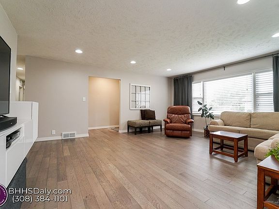 3rd image of 2445 Lamar Ave