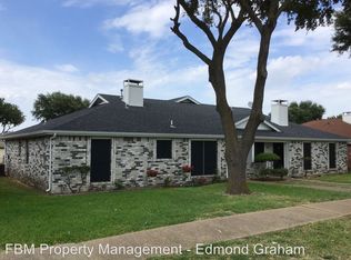 1147 Valley View Dr, Glenn Heights, TX 75154