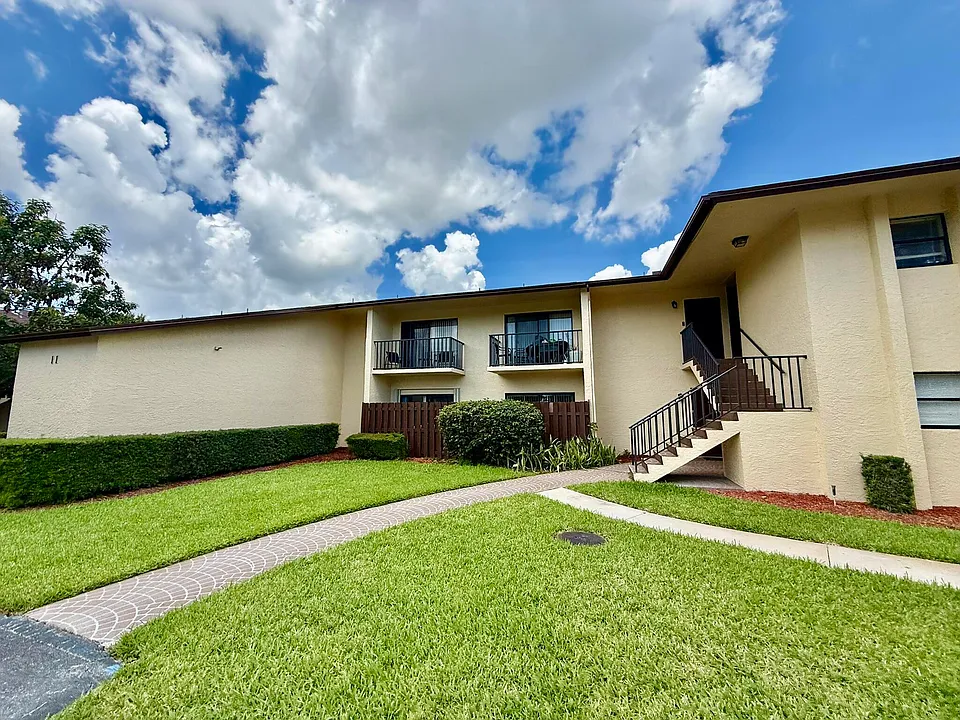 2050 Oleander Blvd #11-103